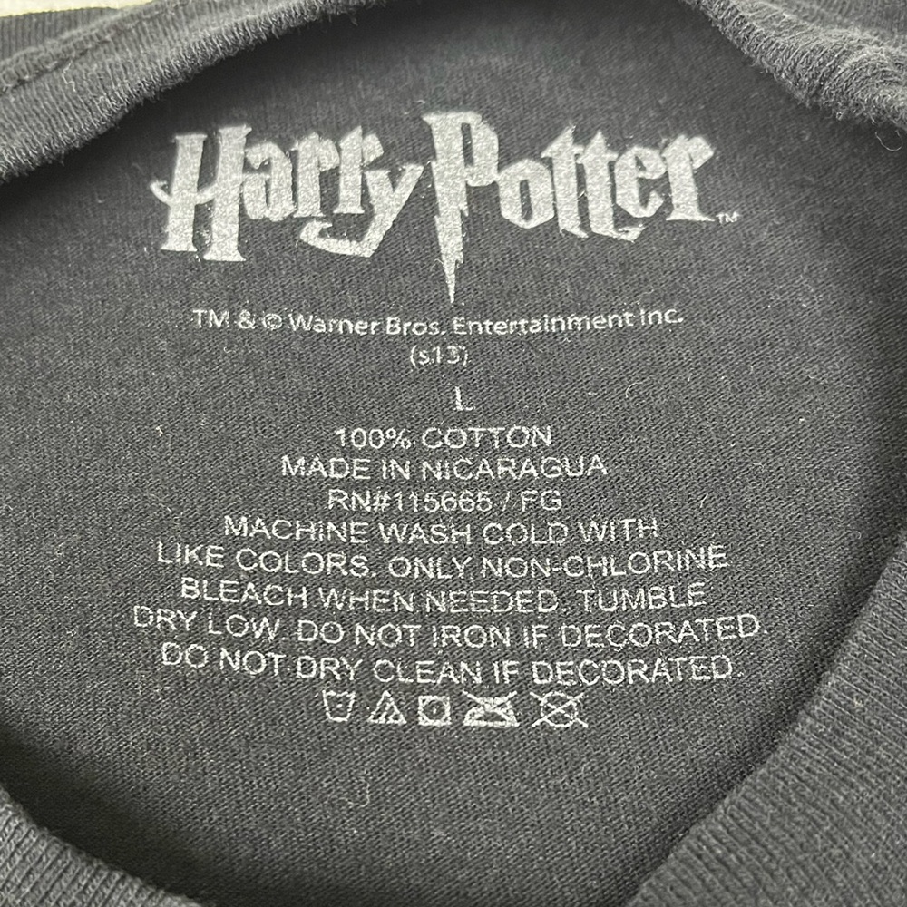 Hogwarts Alumni Black T-Shirt - Picture 2 of 3